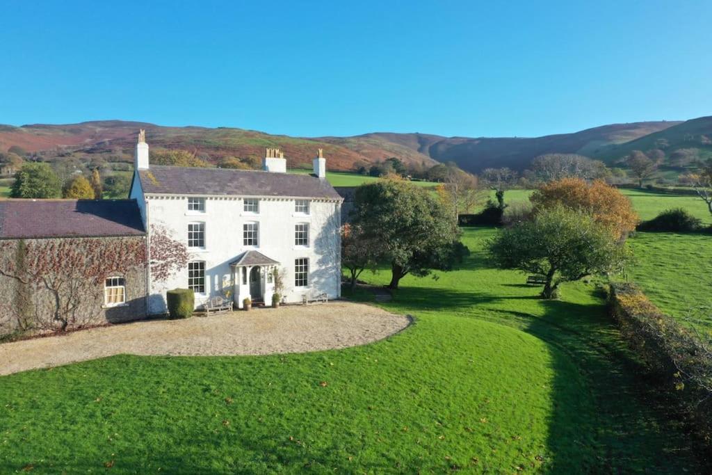 Georgian Country House -Panoramic Views -Sleeps 12 Ruthin Exterior photo