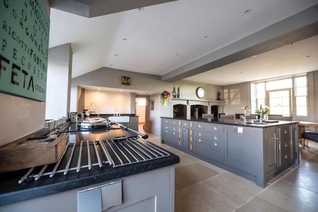 Georgian Country House -Panoramic Views -Sleeps 12 Ruthin Exterior photo