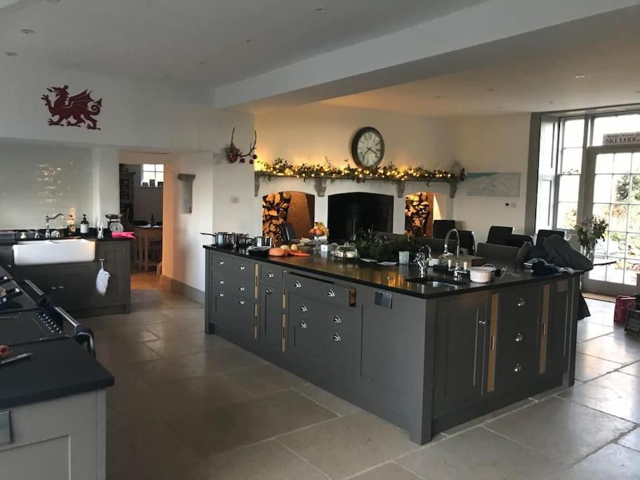 Georgian Country House -Panoramic Views -Sleeps 12 Ruthin Exterior photo