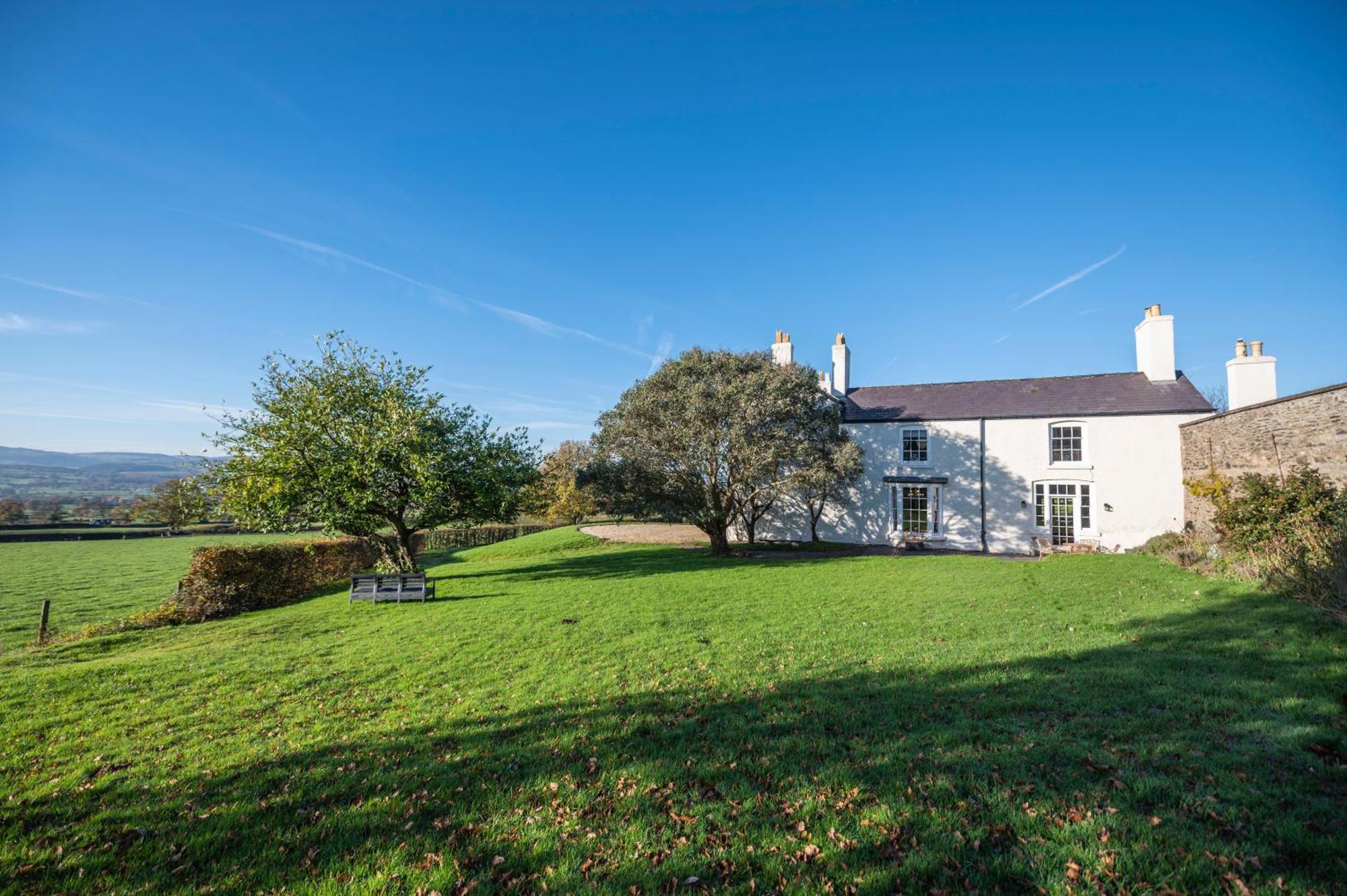 Georgian Country House -Panoramic Views -Sleeps 12 Ruthin Exterior photo